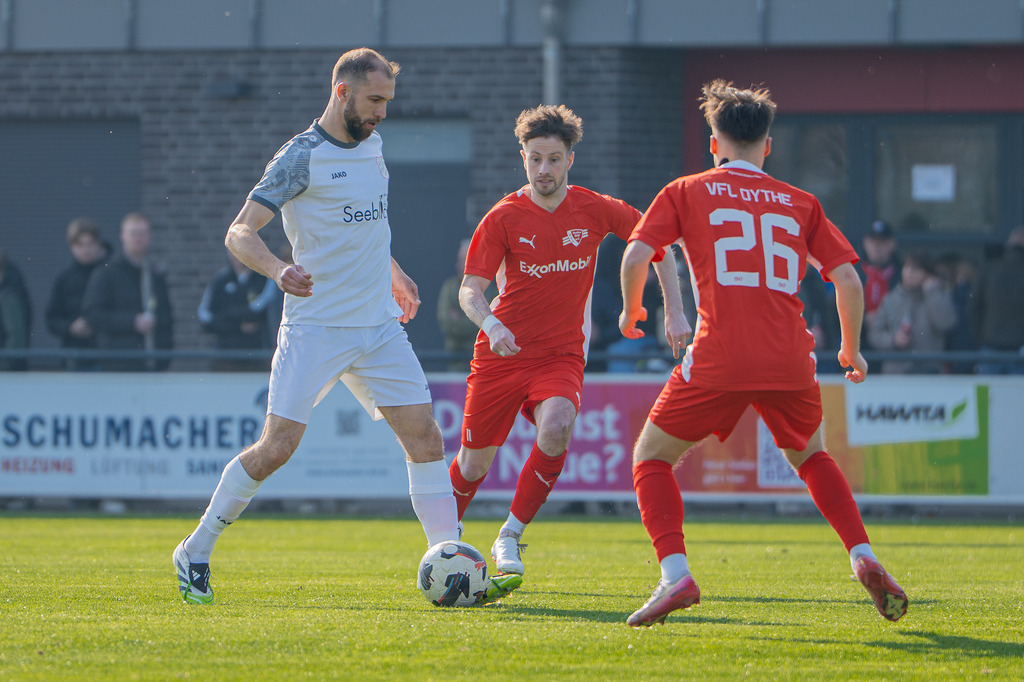 Fußball I Herren I Saison 2025-2026 I Bezirksliga Weser-Ems 4 I 24. Spieltag I VFL Oythe - SV Thüle I 220019.03.2026 | jns.sportfotos - Realisiert mit Pictrs.com