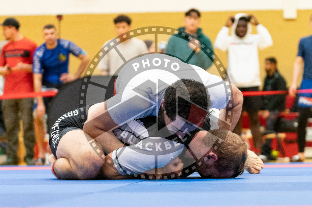 20231118PBB13628 | Fighters compete during the AJP Tour 600 Frankfurt Championship in Frankfurt/Main, Germany, on November 18, 2023.