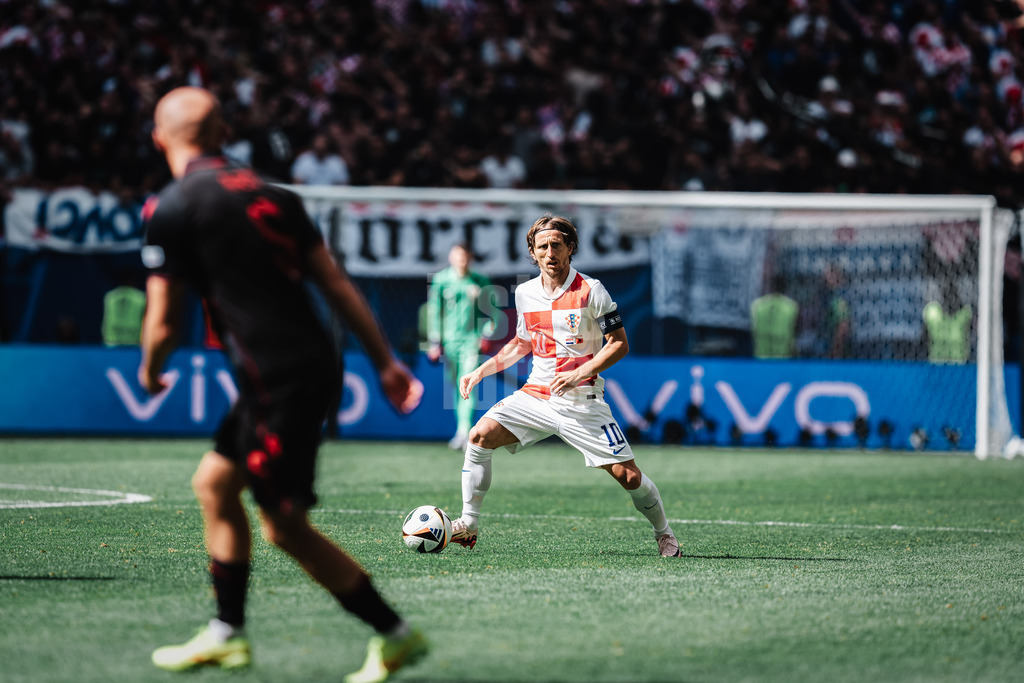 Fußball | Herren | UEFA-Fußball-Europameisterschaft 2024 | Gruppe B | Kroatien vs. Albanien | 19.06.2024 | Luka Modric (#10, Kroatien) mit dem Ball