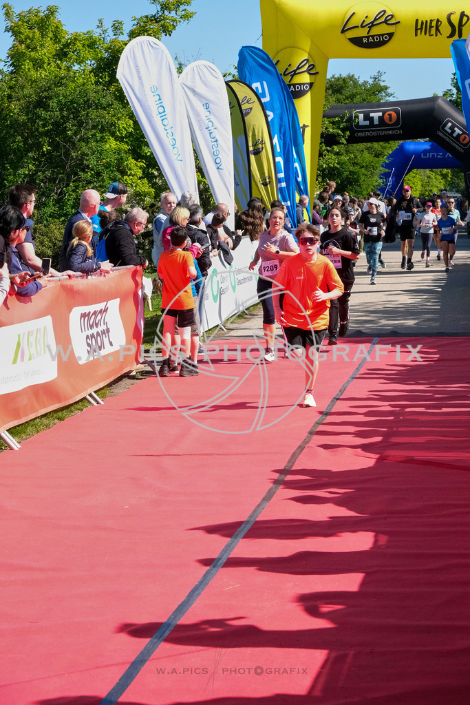 ..... | LINZ,AUSTRIA,27.April 24, Int. 3 Brückenlauf Linz  , Image shows: Photo: WAPICS / Michael ring