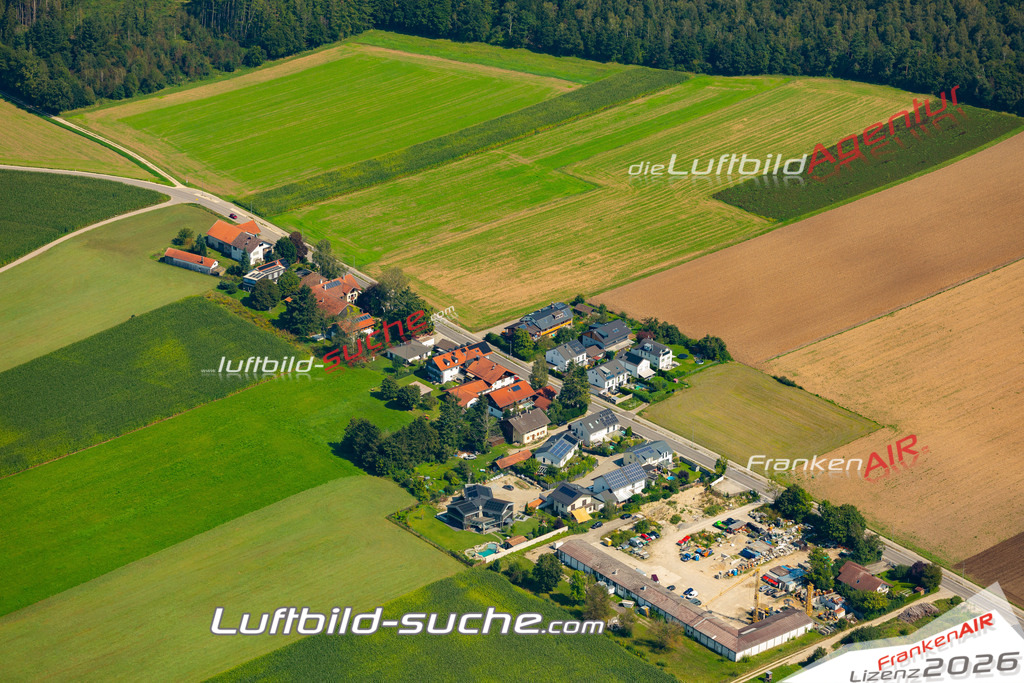 Das Luftbild zeigt : Wolfesing Zorneding - Die Luftaufnahme wurde 2024 vom UL-Flugzeug aus erstellt ( keine Drohne ) - Hochauflösende Luftaufnahme - Für grossformatige Ausdrucke geeignet. Die Geschenkidee !Mit Lizenz und Bildrechte bestellbar