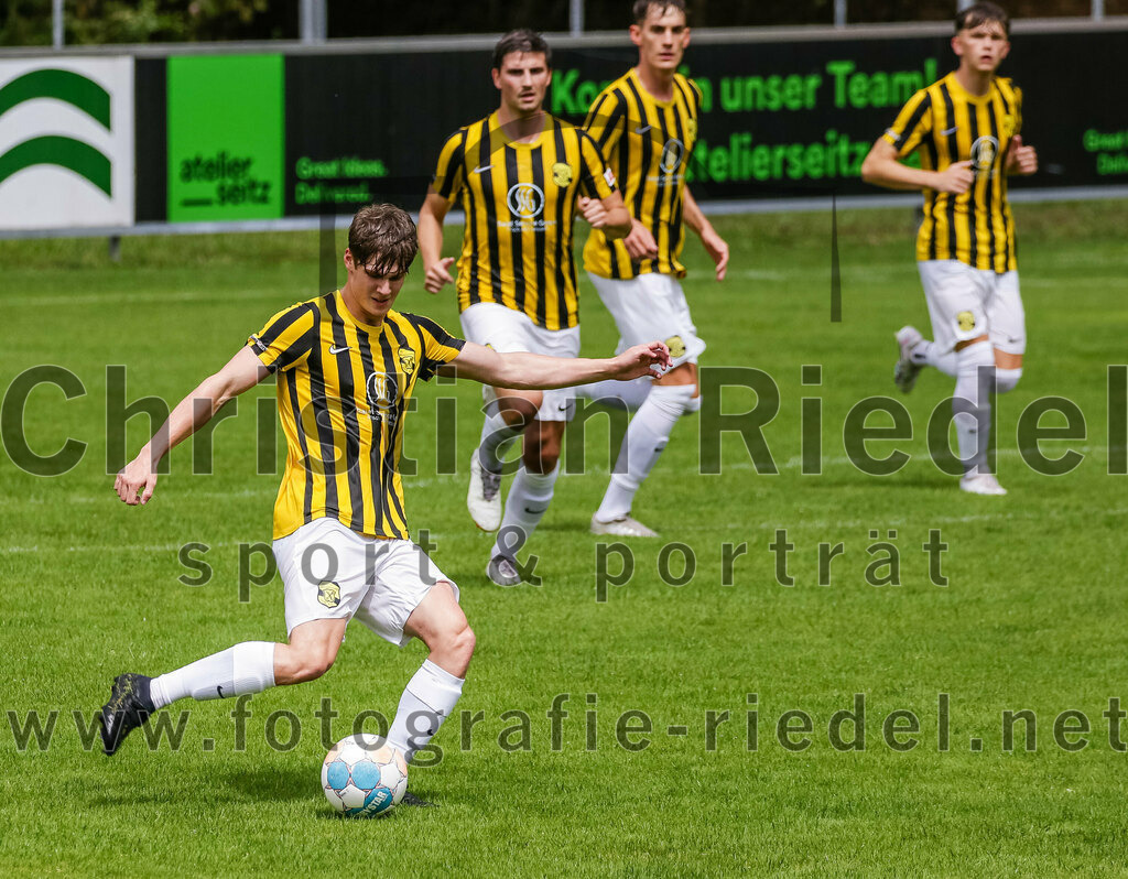 2023-07-29_072_FC_Moosinning_gegen_TuS_Raubling | Moosinning, Deutschland, 29.07.2023:
Fußball, Bezirksliga Oberbayern Ost 2023 / 2024, 1. Spieltag, FC Moosinning gegen TuS Raubling, Endergebnis: 0:7

Martin Buttstedt (FC Moosinning, #7)

Foto: Christian Riedel / fotografie-riedel.net