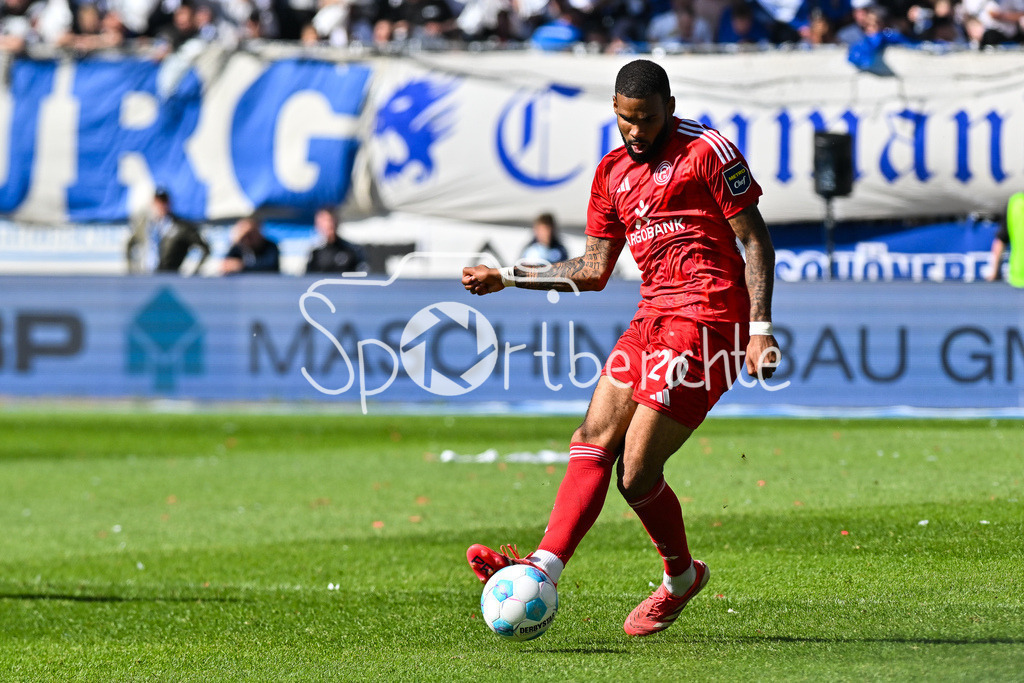 1. FC Magdeburg - Fortuna Düsseldorf | am Ball Jamil SIEBERG (Fortuna Duesseldorf 20) / Einzelfoto / Freisteller / 2. Bundesliga: 1. FC Magdeburg - Fortuna Duesseldorf, Avnet-Arena am 18.05.2025 / DFL REGULATIONS PROHIBIT ANY USE OF PHOTOGRAPHS AS IMAGE SEQUENCES AND/OR QUASI-VIDEO