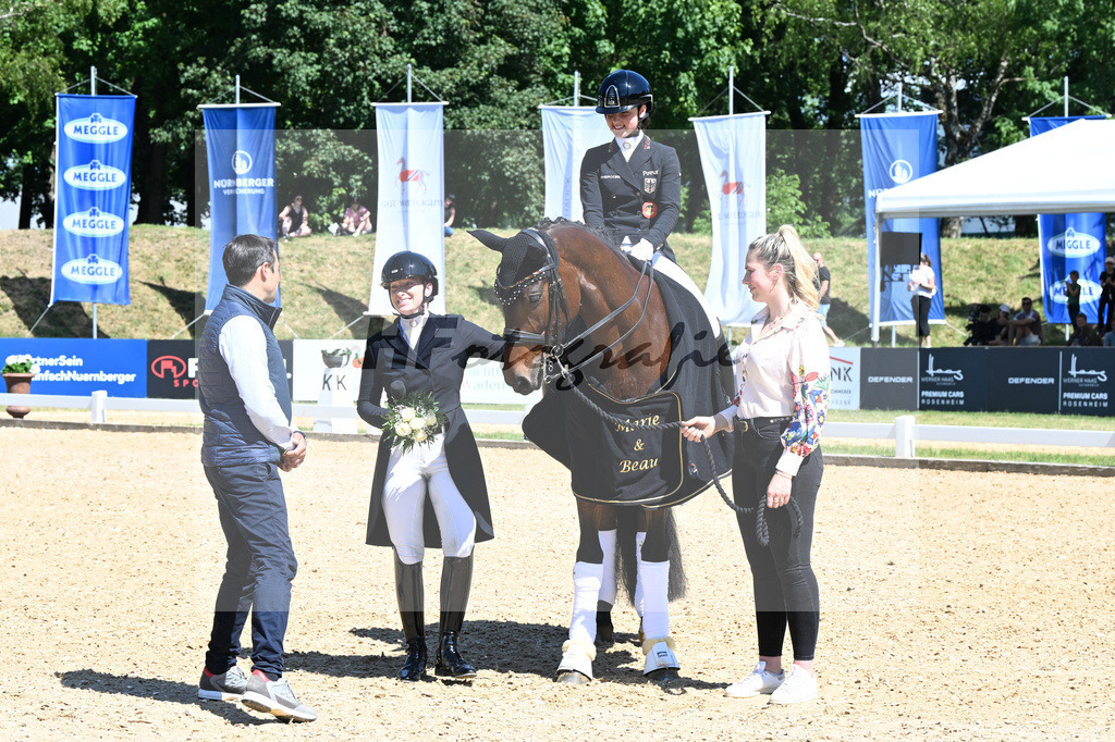 Goldenes Reitabzeichen_Marie Sohler_11253392 | hf-fotografie - Realisiert mit Pictrs.com