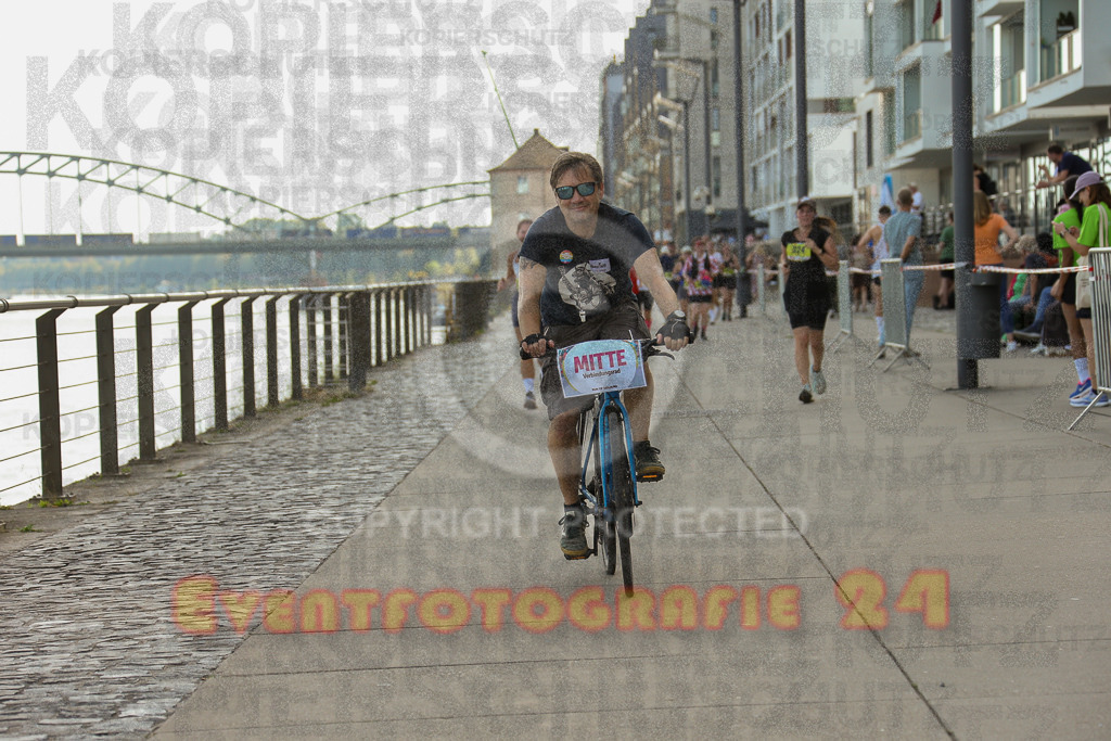 250920_1453_EX1_8120 | Sportfotografie im Rhein-Sieg Kreis, Köln, Bonn, NRW, Rheinland Pfalz, Hessen, etc. Unser Tätigkeitsfeld umfasst den Laufsport vom Volkslauf über den Marathon, Duathlon, Triathon bis zum Ultralauf wie Kölnpfad Ultra oder Schindertrail.