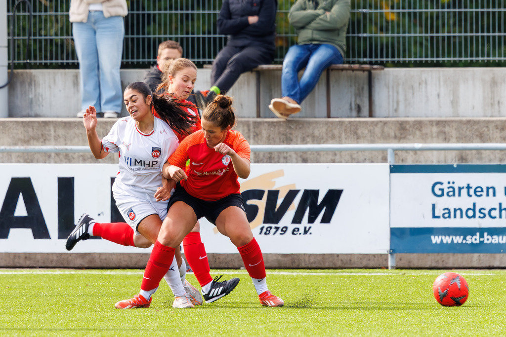 FCHHÜT_251003_5572 | 1.FC Heidenheim 1846 II vs. TSV Hüttlingen, Fußball, Frauen, Bezirkspokal, 2025/2026, 1.Runde, 03.10.2025 in Mergelstetten, Sportplatz 2(Foto: Michael Bulling) - Realisiert mit Pictrs.com