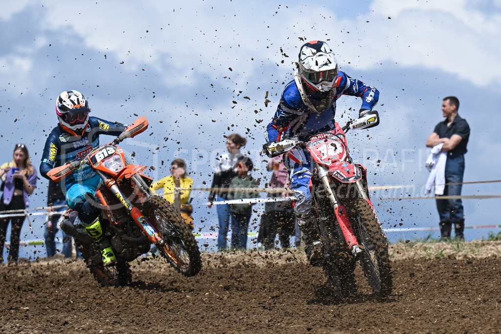 Motocross Schlatt bei Winterthur - 29. April 2023 | #18 Huber Nick aus Honau (CH) auf Honda und #616 Brunner Daniel aus Muemliswil (CH) auf KTM in der Kategorie MX2 am Motocross Schlatt bei Winterthur, 29. April 2023.
Instagram: @mx_schlatt | @mc_wila | @sam_schweiz
Bild: Sportfotografie Markus Aeschimann | www.markus-aeschimann.ch - Realisiert mit Pictrs.com