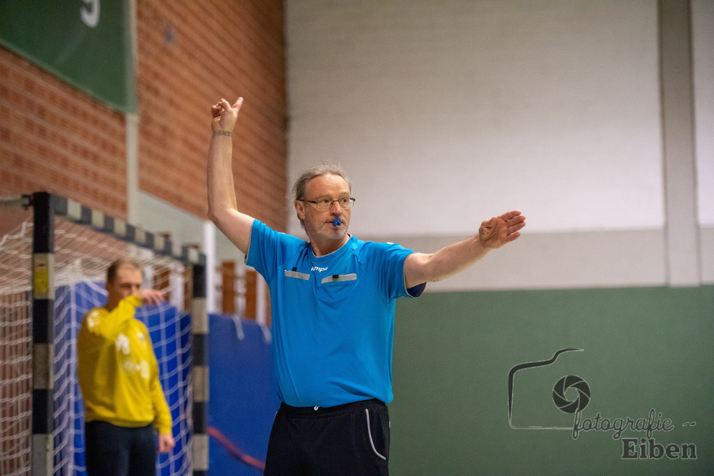 VFL Oldenburg-SG FriPe | Herren Regionsoberliga; VFL Oldenburg (grün)-SG FriPe (rot) am 04.11.2023 in Oldenburg (Robert-Schumann-Halle Oldenburg), Deutschland, Photo: Philip Eiben 2023 - Realisiert mit Pictrs.com