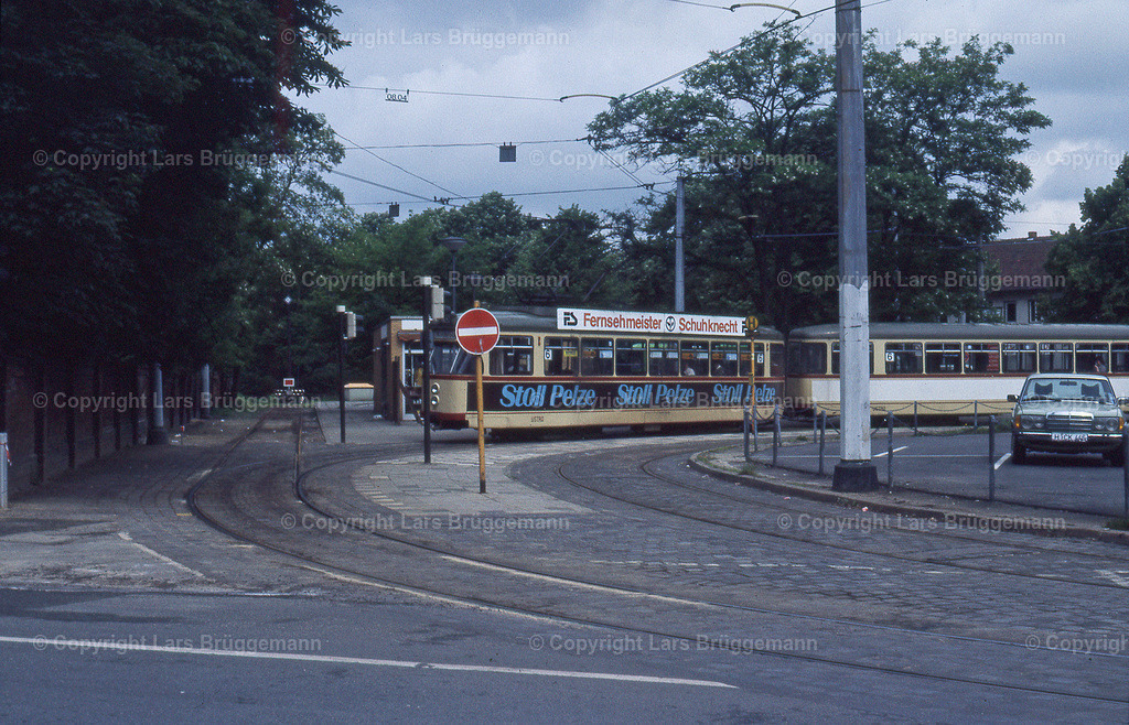 Die Straßenbahn in Hannover Schleife Haltenhoffstraße | Üstra 461
Hannover Haltenhoffstraße
am 20.06.1987
Dia 2687 (ausgerahmt)
FP10
Foto: Lars Brüggemann - Realisiert mit Pictrs.com