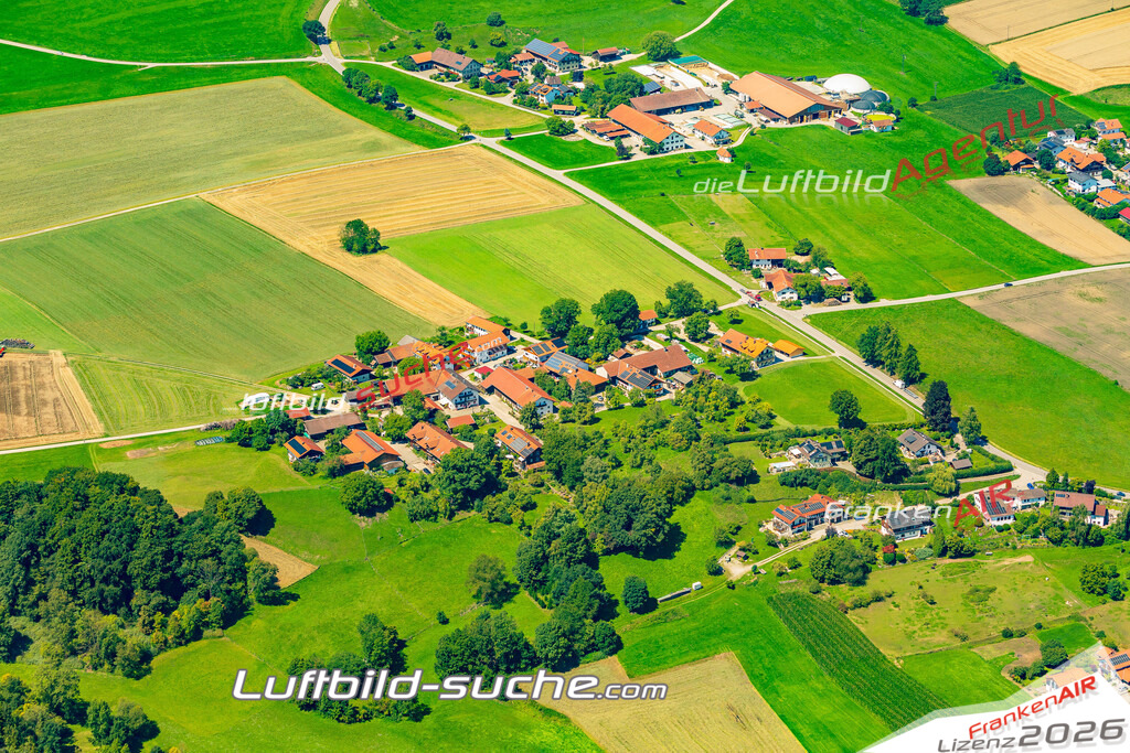 Balkham Glonn Bild- Das Luftbild wurde 2025 vom UL-Flugzeug heraus erstellt ( keine Drohne ) - Hochauflösende Luftaufnahme -Nicht vergleichbar mit Google Maps oder Satelittenbilder- Die Geschenkidee !Mit Lizenz und Bildrechte bestellbar
