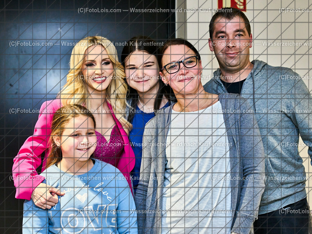 ALP2415_Konzert in Wieselburg_Melissa Naschenweng | (C)FotoLois.com, Alois Spandl, BergBauernTour 2023 - Melissa Naschenweng, Tourstop in Wieselburg, Konzert im NV-Forum Wieselburg, Sa 8. April 2023.