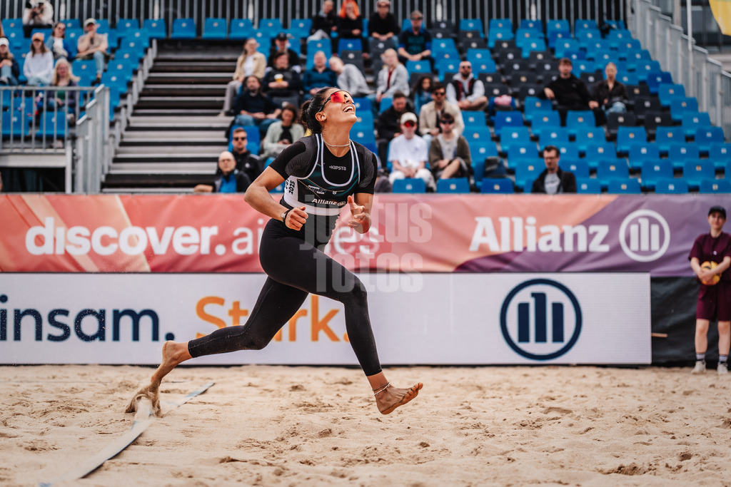 Beachvolleyball | Frauen | Allianz German Beach Tour 2025 | Tourstop Hamburg | 29.05.2025 | Shana Zobrist läuft zum Ball