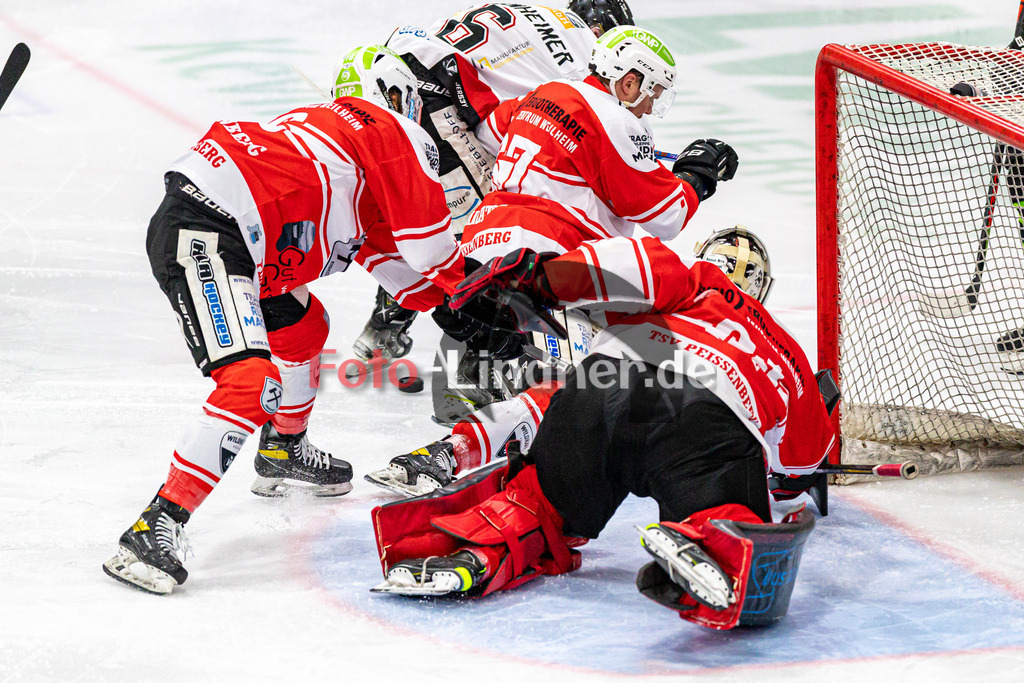 Spiel 1 Finale TSV Peißenberg Miners vs EHC Königsbrunn | Eishockey Bayernliga Playoffs 2023/2024, Spiel 1 Finale TSV Peißenberg Miners vs EHC Königsbrunn, 20240322,
Es brennt vor dem Tor der Miners,
2024-03-22 in Peißenberg (Eisstadion)
67 Maximilian MALZATZKI (Miners 67), 31 Korbinian SERTL (Miners Goali 31)
Copyright: WolfgangxLindner foto-lindner.de