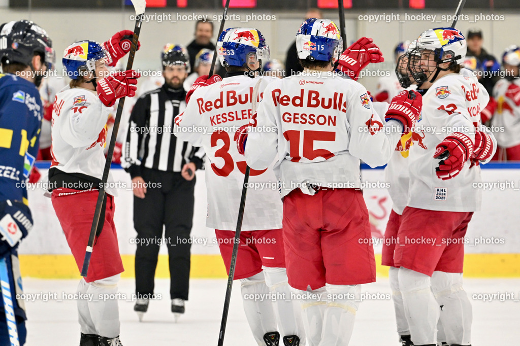 RED BULL HOCKEY JUNIORS vs. EK DIE ZELLER EISBÄREN | Jubel RED BULL HOCKEY JUNIORS Mannschaft, RED BULL HOCKEY JUNIORS vs. EK DIE ZELLER EISBÄREN, RED BULL HOCKEY JUNIORS vs. EK DIE ZELLER EISBÄREN am 14.01.2025 in Salzburg (Eisarena Salzburg), Austria, (Photo by Bernd Stefan)