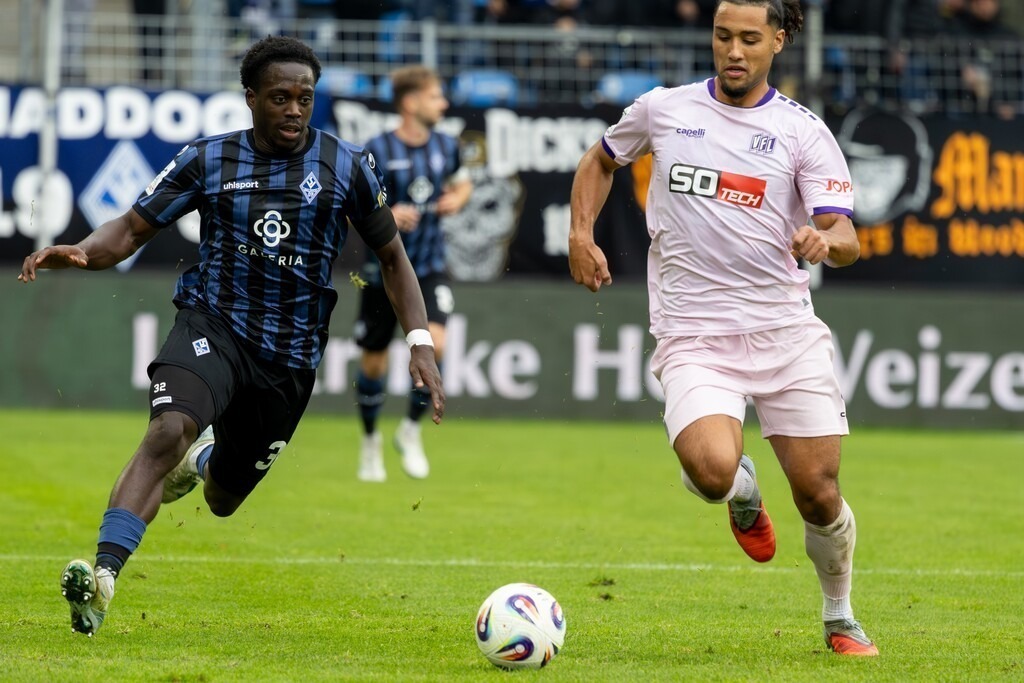 Fußball 3. Liga Saison 2025/26, 10. Spieltag: Waldhof Mannheim gegen VfL Osnabrück***Bild: Kennedy Okpala (32, Mannheim) und Yigit Karademir (4, Osanbrück) im Kampf um den Ball | Fußball 3. Liga Saison 2025/26, 10. Spieltag: Waldhof Mannheim gegen VfL Osnabrück***Bild: Kennedy Okpala (32, Mannheim) und Yigit Karademir (4, Osanbrück) im Kampf um den Ball - Realisiert mit Pictrs.com