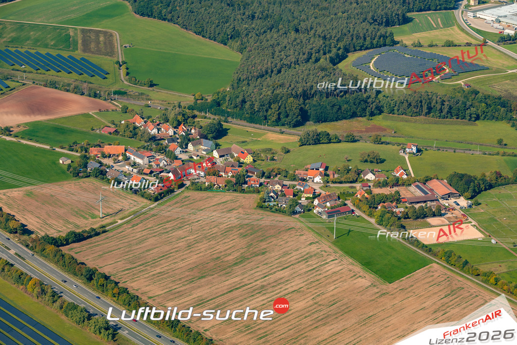 Klassische Luftaufnahme ohne Drohne zeigt:Gösseldorf bei Ansbach - Die Luftbildaufnahme wurde 2025 vom UL-Flugzeug heraus erstellt ( keine Drohne ) - Hochauflösende Luftaufnahme -Nicht vergleichbar mit Google Maps oder Satelittenbilder- Die Geschenkidee !Mit Lizenz und Bildrechte bestellbar