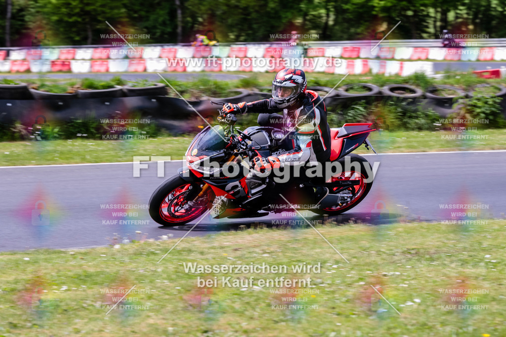 MotoTeamVBK-20716 | Hier findet Ihr Bilder von Touristenfahrten auf der Nürburgring Nordschleife oder von anderen Veranstaltungen die ich besucht habe. Viel Spass beim Durch Schauen 