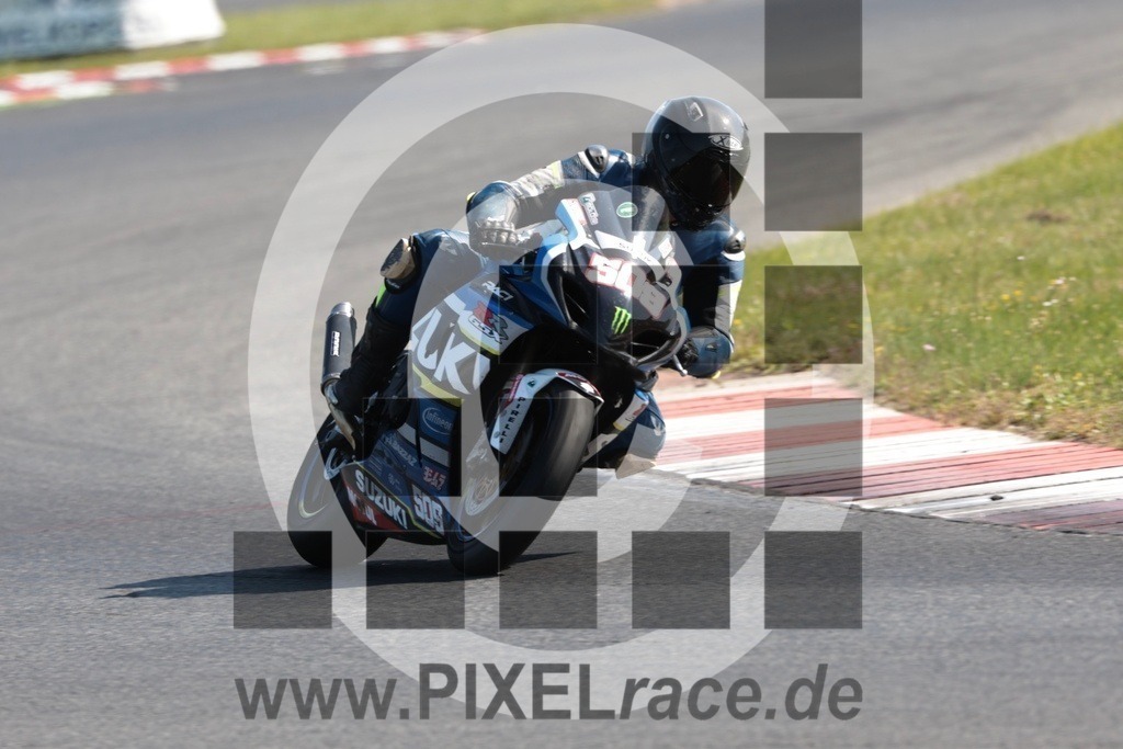 0509-20250812_12394 | Schöne Erinnerungen an spannende Momente - das festzuhalten ist unser Job. PIXELrace.de ist seit 2003 auf den Rennstrecken Europas unterwegs um die Action draußen beim Fahren und die wunderbare Stimmung imm Fahrerlager für euch einzufangen.