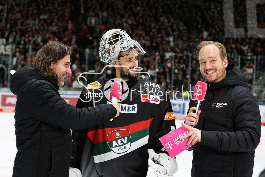 Augsburger Panther - Kölner Haie  | v. l. Andreas RENZ, Dennis ENDRAS (AEV #44) und Jan LUEDEKE beim Interview von MagentaSport nach der Partie / Magenta Sport
