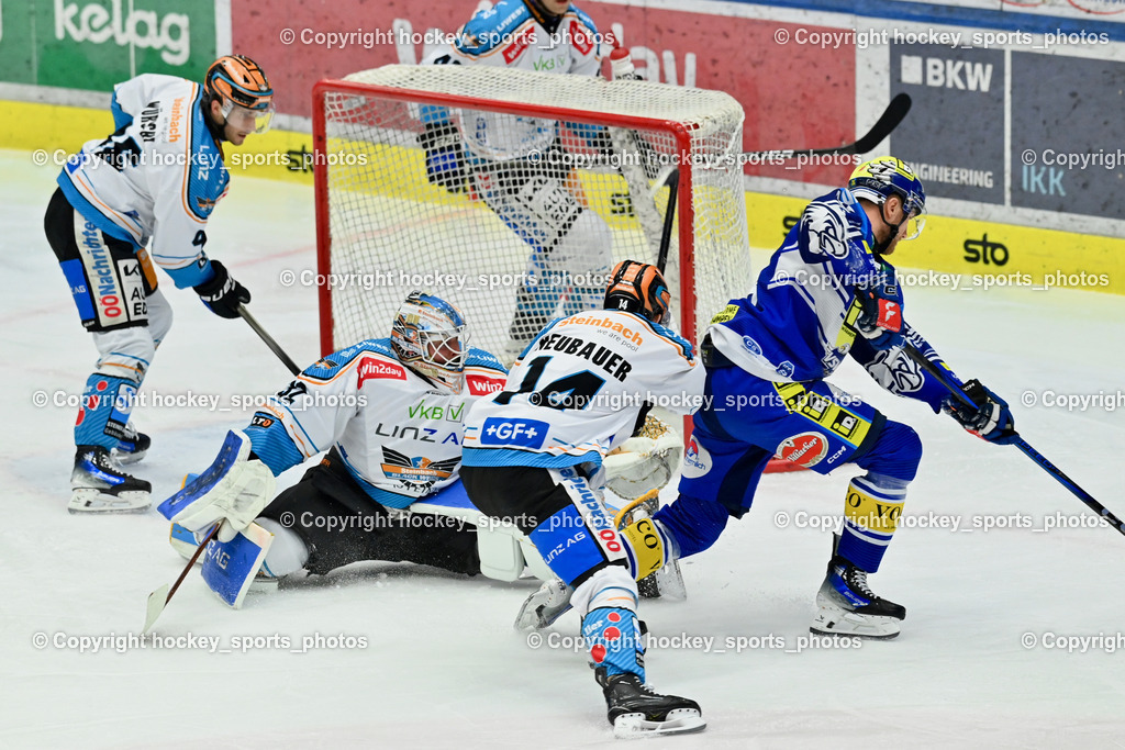 EC IDM Wärmepumpen VSV vs. STEINBACH BLACK WINGS LINZ  | #46 Würschl Niklas Andre BLACK WINGS LINZ, #14 Neubauer Henrik BLACK WINGS LINZ, #32 Tirronen Rasmus BLACK WINGS LINZ, #26 VAN NES Guus EC VSV, EC IDM Wärmepumpen VSV vs. STEINBACH BLACK WINGS LINZ , EC IDM Wärmepumpen VSV vs. STEINBACH BLACK WINGS LINZ  am 28.01.2025 in Villach (Stadthalle Villach), Austria, (Photo by Bernd Stefan)