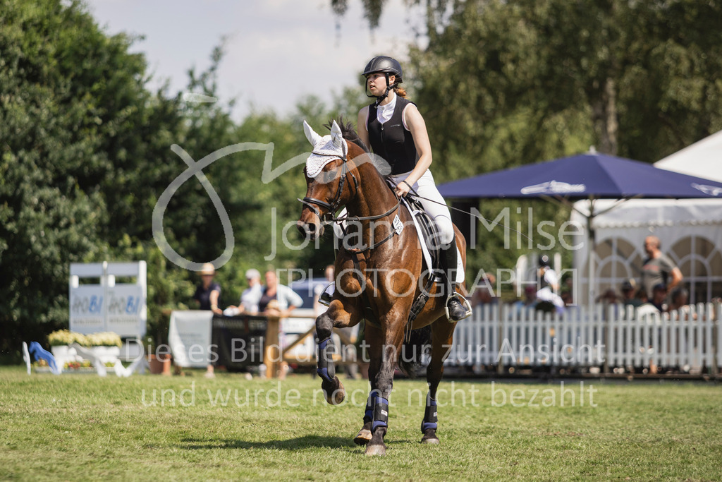 240720_LC_Springreiter-WB-204 | Deine schönsten Turniermomente als professionelle Fotos! Entdecke hochwertige Pferdesport-Fotografie im Online-Shop. Jetzt Fotos finden & bestellen!