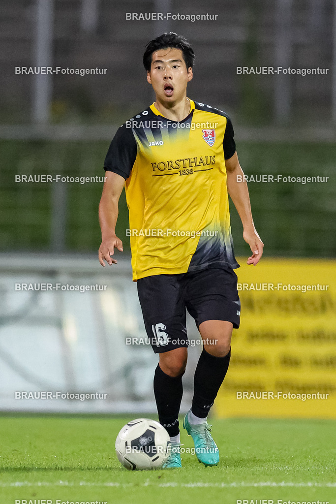 SB_KFCBAU_20250815_5586.JPG -  - KFC Uerdingen - SF Baumberg - Oberliga Niederrhein | Krefeld, Deutschland, 15.08.25: Seongsun You (KFC Uerdingen) in Aktion, am Ball, Einzelaktion während des Oberliga Niederrhein Spiels zwischen KFC Uerdingen - SF Baumberg in der Grotenburg Stadion am 15. August 2025 in Krefeld, Deutschland. (Foto von Stefan Brauer/Brauer-Fotoagentur)