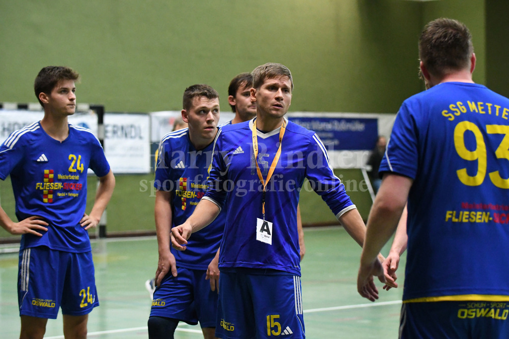 SSG Metten : ASV Dachau | Florian Sedlmeier (Chef-Trainer SSG Metten)  - Realisiert mit Pictrs.com