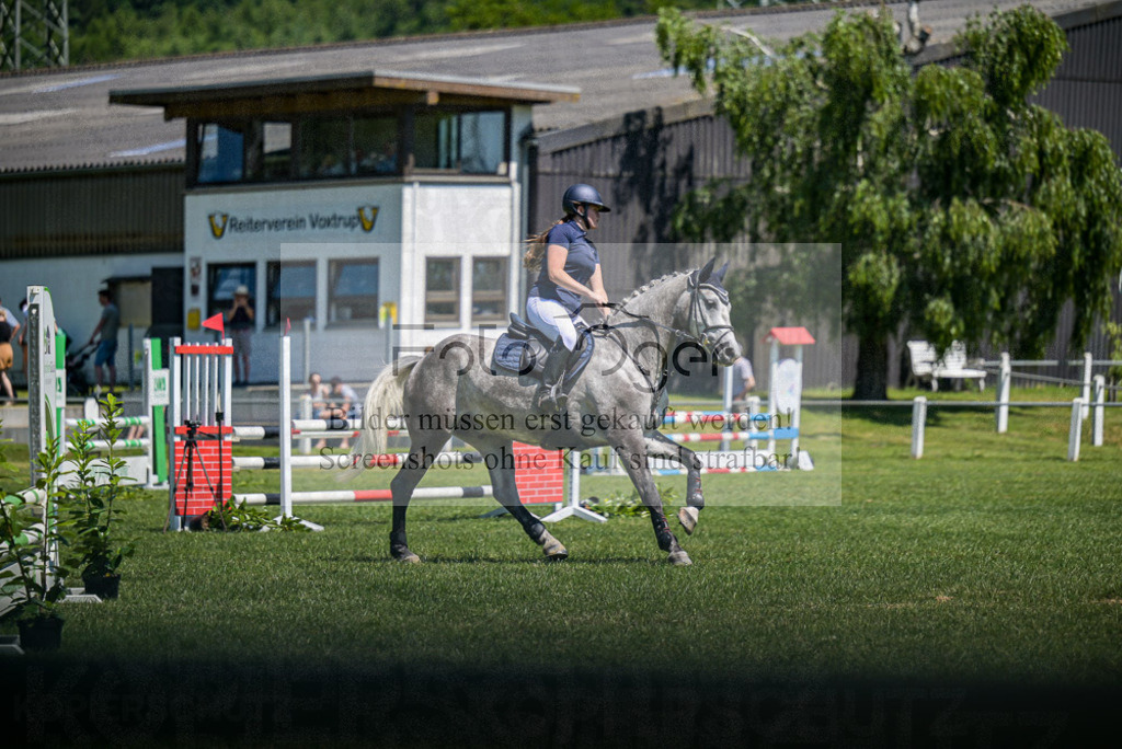Reitturnier Voxtrup | Entdecke hochwertige Reitturnierfotos von Foto Oger. Professionell, emotional und authentisch – jetzt Lieblingsmomente im Shop bestellen.Deutschlandweite Turnierfotografie. - Realisiert mit Pictrs.com