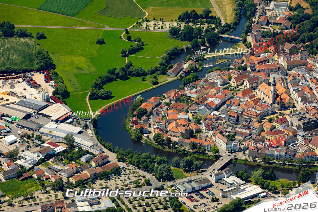Das Luftbild der Stadt Cham wurde 2022 vom Flugzeug heraus erstellt (keine Drohnen-Aufnahmen) Aufnahmehöhe ca.450 Meter- hohe Bildauflösung und Druck-Qualität. Garantiert!