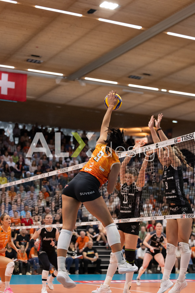 Volleyball I Frauen I Saison 2025-2026 I Volleyball NLA | Women I  Playoffs Finals 1/5 I viteos NUC - VC Kanti Schaffhausen I 06.04.2026 | 9 Maia Dvoracek (USA) (Viteos NUC) – Diagonal - Realisiert mit Pictrs.com