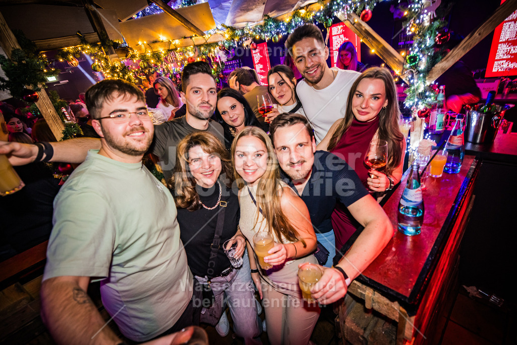 26-11-2024-RUDOLPHS-SCHLITTENBAR-LEIPZIG-LEIPZIG-COPYRIGHT-JON-RENKER-BILD-0025 | Erleben Sie unvergessliche Momente mit unserem professionellen Eventfotografen. Wir fangen Emotionen und Höhepunkte Ihrer Veranstaltung ein – von Festivals über Firmenfeiern bis zu Jubiläen. Vertrauen Sie auf kreative Perspektiven und hochwertige Bilder.  - Realisiert mit Pictrs.com