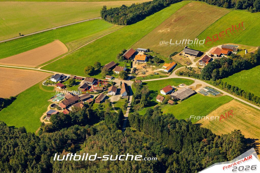 Das Luftbild zeigt : Zenzing Roding - Die Luftaufnahme wurde 2023 vom UL-Flugzeug aus erstellt ( keine Drohne ) - Hochauflösende Luftaufnahme - Für grossformatige Ausdrucke geeignet. Die Geschenkidee !Mit Lizenz und Bildrechte bestellbar