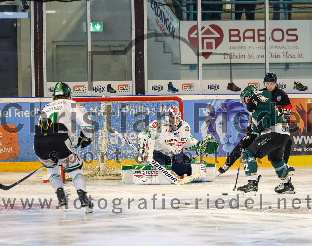 2025-09-21_023_TSV_Erding_gegen_Hoechstadter_Alligators | Erding, Deutschland, 21.09.2025:Eishockey, Oberliga Süd 2025 / 2026, 2. Spieltag, TSV Erding gegen Höchstadter Alligators, Endergebnis: 3:4Torwart Luca Ganz (Höchstadt Alligators, #35), +Foto: Christian Riedel / fotografie-riedel.net
