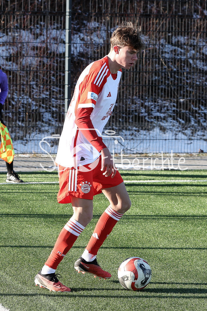 FC Bayern Amateure - SC Austria Lustenau | Jonathan JENSEN (FCB #49) am Ball / Freisteller / Einezlfoto