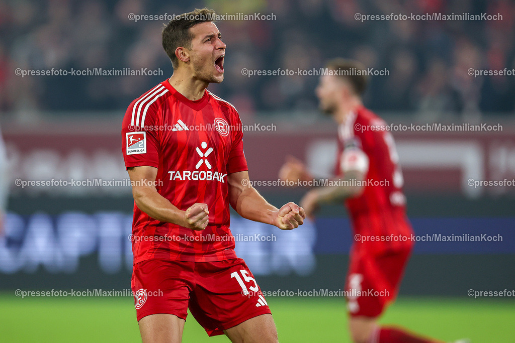 Due0911240109602183 | 09.11.2024, Fußball, Fortuna Düsseldorf - SC Paderborn 07, 2. Bundesliga, Merkur Spiel-Arena, Saison 2024 2025: Tim Oberdorf (Fortuna Düsseldorf #15) jubelnd nach dem Ausgleich zum 1:1 DFB regulations prohibit any use of photographs as image sequences and or quasi-video.