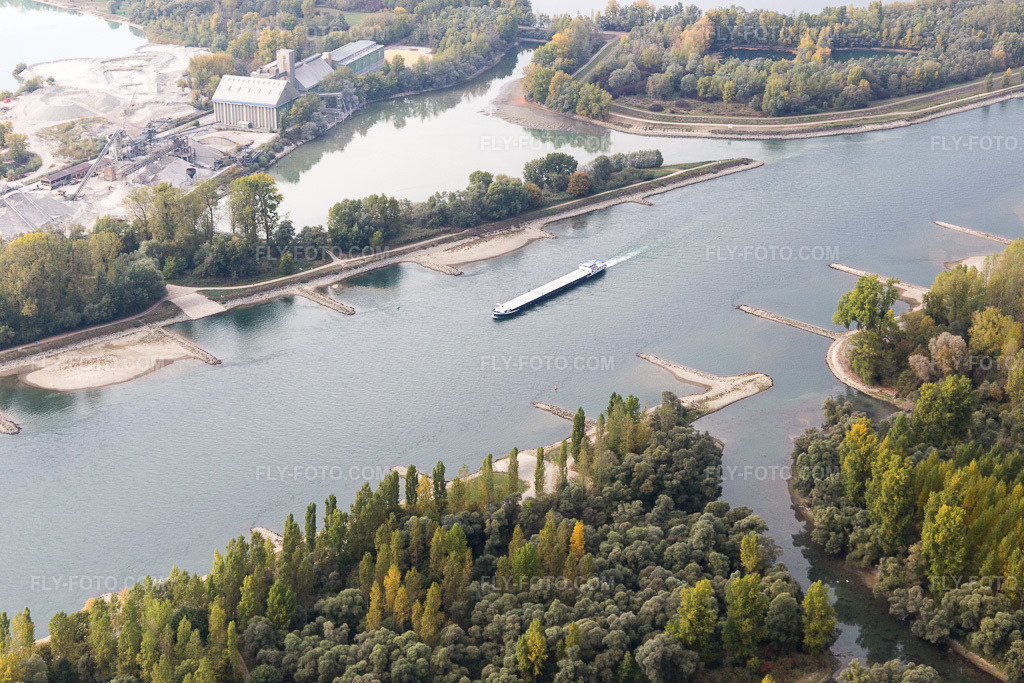 Aerial view: Port de Seltz in Munchhausen in the state Bas-Rhin, France.Photo: IMG_112026.jpg taken on 10/11/2018 by Werner Riehm/FLY-FOTO.comResolution of the original: 5472 x 3648 px