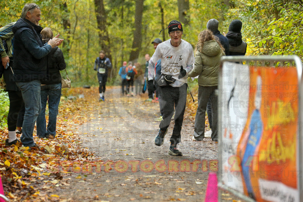 251026_1340_EX1_3837 | Sportfotografie im Rhein-Sieg Kreis, Köln, Bonn, NRW, Rheinland Pfalz, Hessen, etc. Unser Tätigkeitsfeld umfasst den Laufsport vom Volkslauf über den Marathon, Duathlon, Triathon bis zum Ultralauf wie Kölnpfad Ultra oder Schindertrail.