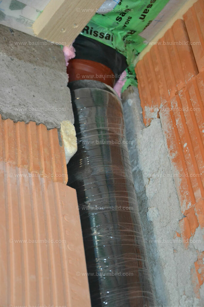 bib-lg15-sanitaer-0030 | Nach LV-Leistungsgruppen sortierte Detailfotos über den Bau eines Hauses. Alle Hausbau-Bilder direkt vom Urheber und Autor der Website Haus-Selber-Bauen.com