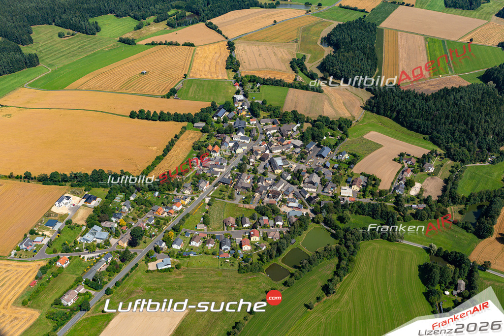 Die Luftaufnahme Bernstein - Wunsiedel wurde 2021 mittels Flugzeug (keine Drohne) erstellt. Hohe Auflösung -für große Poster und Wandbilder geeignet!