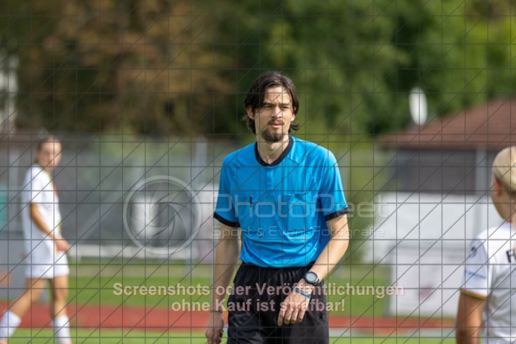 20250928_123702_0176 | #,1.FC Donzdorf II (schwarz) vs. FC Esslingen (weiß), Fussball, Frauen-Quali Bezirksliga - Bezirk Neckar/Fils, 03. Spieltag, Saison 2025/2026, Rasenplatz Lautertal Stadion, Süßener Straße 16, 73072 Donzdorf, 28.09.2025,Foto: PhotoPeet-Sportfotografie/Peter Harich