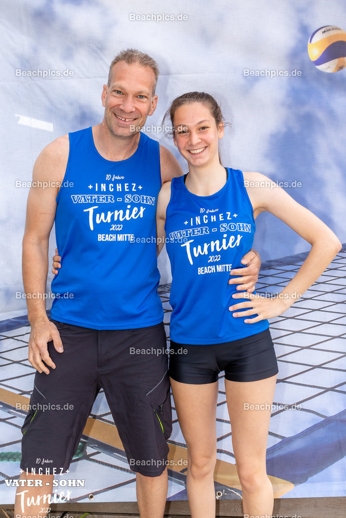2022-00063114-Vater-Sohn-Turnier-Teamfotos-2 | 26.05.2022; Berlin Foto: Gerold Rebsch - www.beachpics.de