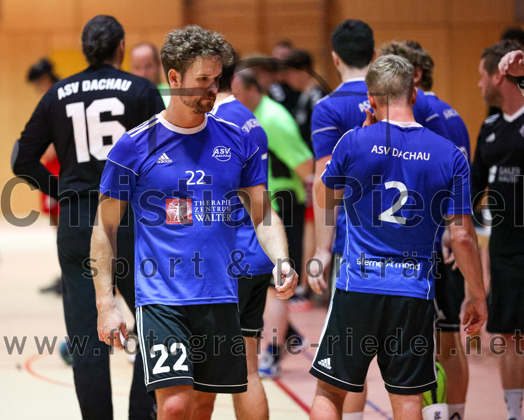 2022-10-08_005_SpVgg_Altenerding_gegen_ASV_Dachau | Erding, Deutschland, 08.10.2022:
Handball, Bezirksoberliga Männer 2022 / 2023, 4. Spieltag, SpVgg Altenerding gegen ASV Dachau, Endergebnis: 23:23

Matthias Hauß (ASV Dachau, #22), Maximilian Hauß (ASV Dachau, #2)

Foto: Christian Riedel / fotografie-riedel.net