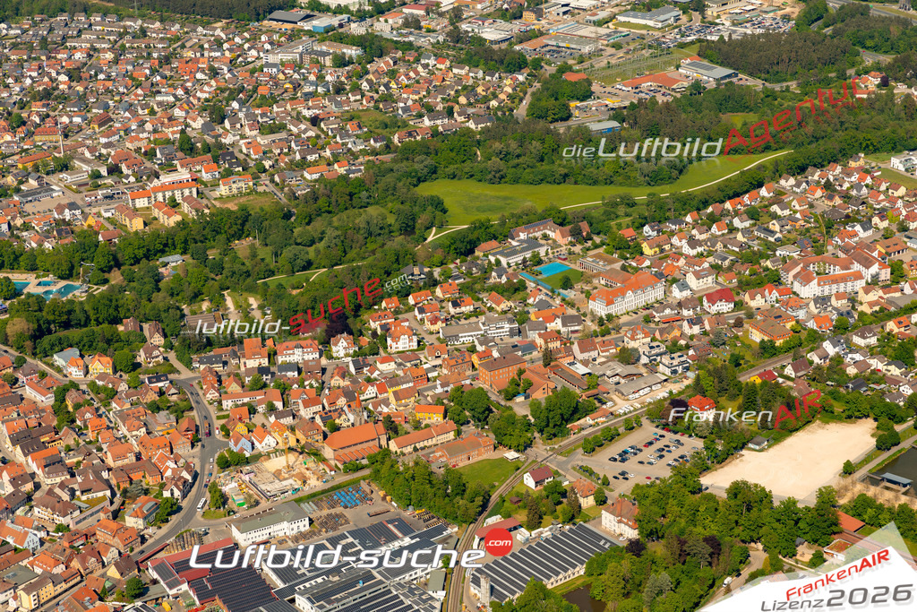 Das Luftbild zeigt :  Roth - Die Luftaufnahme wurde 2024 vom UL-Flugzeug aus erstellt ( keine Drohne ) - Hochauflösende Luftaufnahme - Für grossformatige Ausdrucke geeignet. Die Geschenkidee !Mit Lizenz und Bildrechte bestellbar