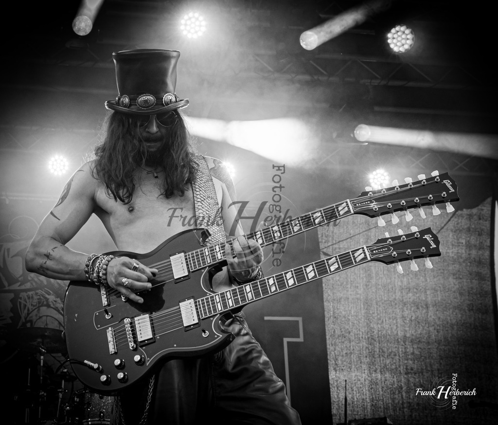 Slash n´Roses | Slash n´Roses - Realisiert mit Pictrs.com