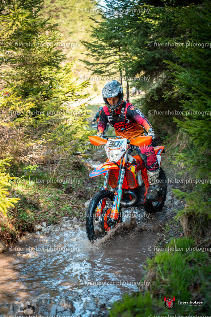 fuernholzer_250501-C1-106 | Fotografische Impressionen von der Red Stag Enduro Extreme by fuernholzer-photography.com. Endurosport in Österreich fotografisch festgehalten von fuernholzer. Auftragsfotografie für Private, Gewerbefotos und Industriefotografie. Eventfotografie, Sportfotografie und Motorsportfotografie. Anbieter von Fotoworkshops, Fototraining, fotografischen Vorträgen und Fotoseminaren.