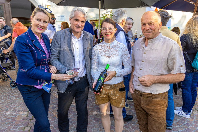 Weinpräsentation des neuen Jahrgangs | Bildershop von pixelworld.at - Realisiert mit Pictrs.com