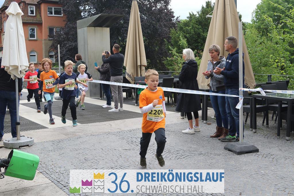 AOK Junior Cup 400m | 3Königslauf 2022 AOK Junior Cup 400m - Realisiert mit Pictrs.com