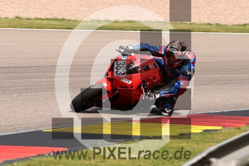 0383-20240819_01631 | Schöne Erinnerungen an spannende Momente - das festzuhalten ist unser Job. PIXELrace.de ist seit 2003 auf den Rennstrecken Europas unterwegs um die Action draußen beim Fahren und die wunderbare Stimmung imm Fahrerlager für euch einzufangen.