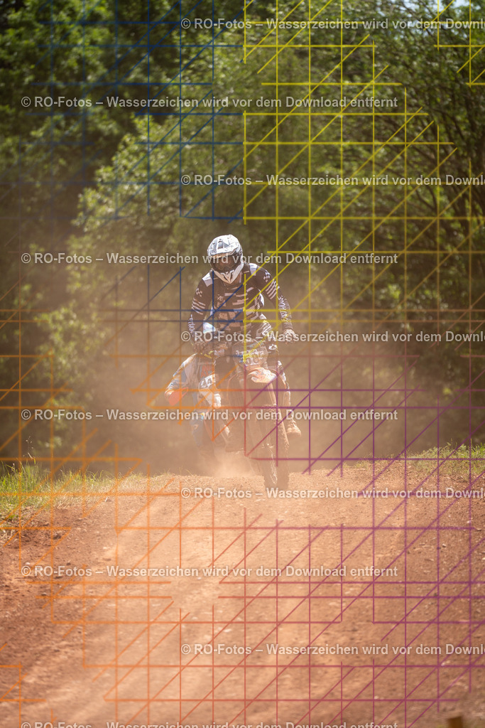 Wolfshausen 5 Lauf -205 | Sportfotografie von RO-Fotos: Motorsport, Motocross, Enduro, Laufveranstaltungen und Triathlon. Professionelle Fotos von Sportlern und Events. - Realisiert mit Pictrs.com