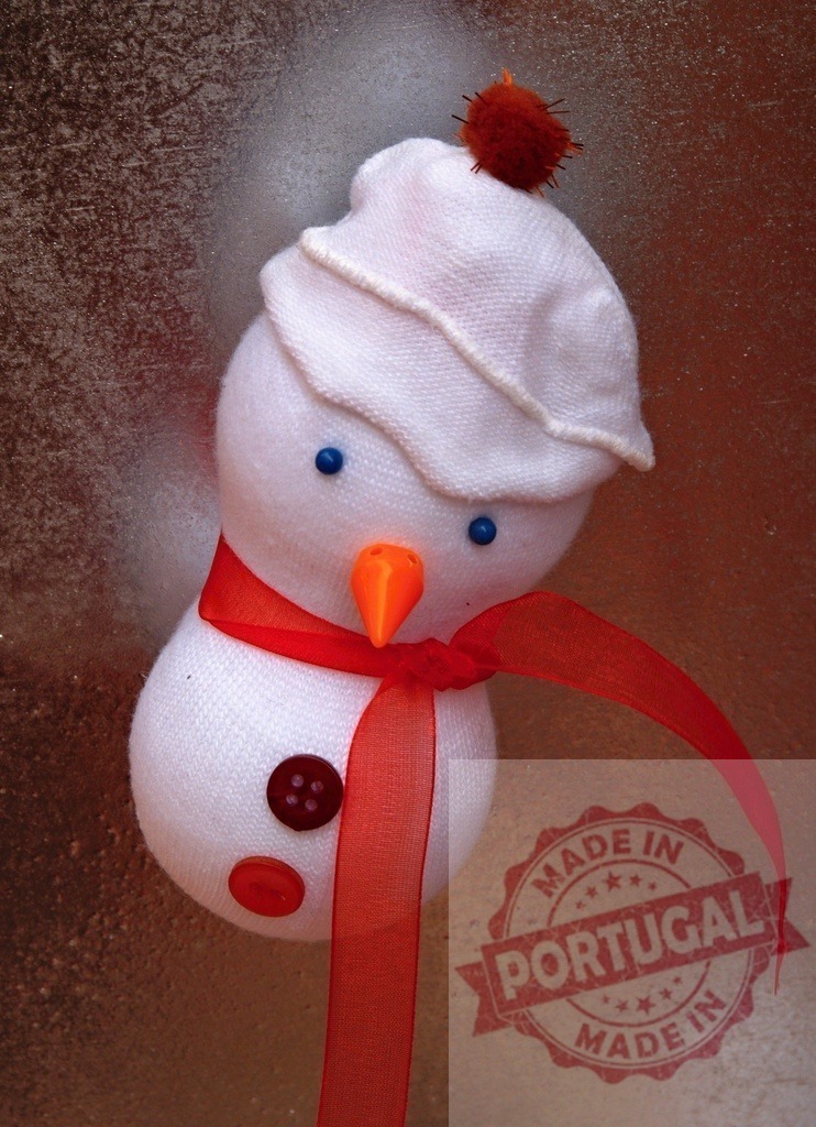 Adorable sock snowman wearing white hat and red scarf | Close-up of a handmade sock snowman decoration, perfect for Christmas crafts and winter festivities - Realisiert mit Pictrs.com